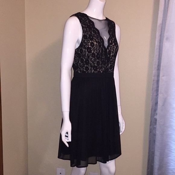 Morgan & Co. Dresses & Skirts - Morgan &Co, stunning laces dress size 8